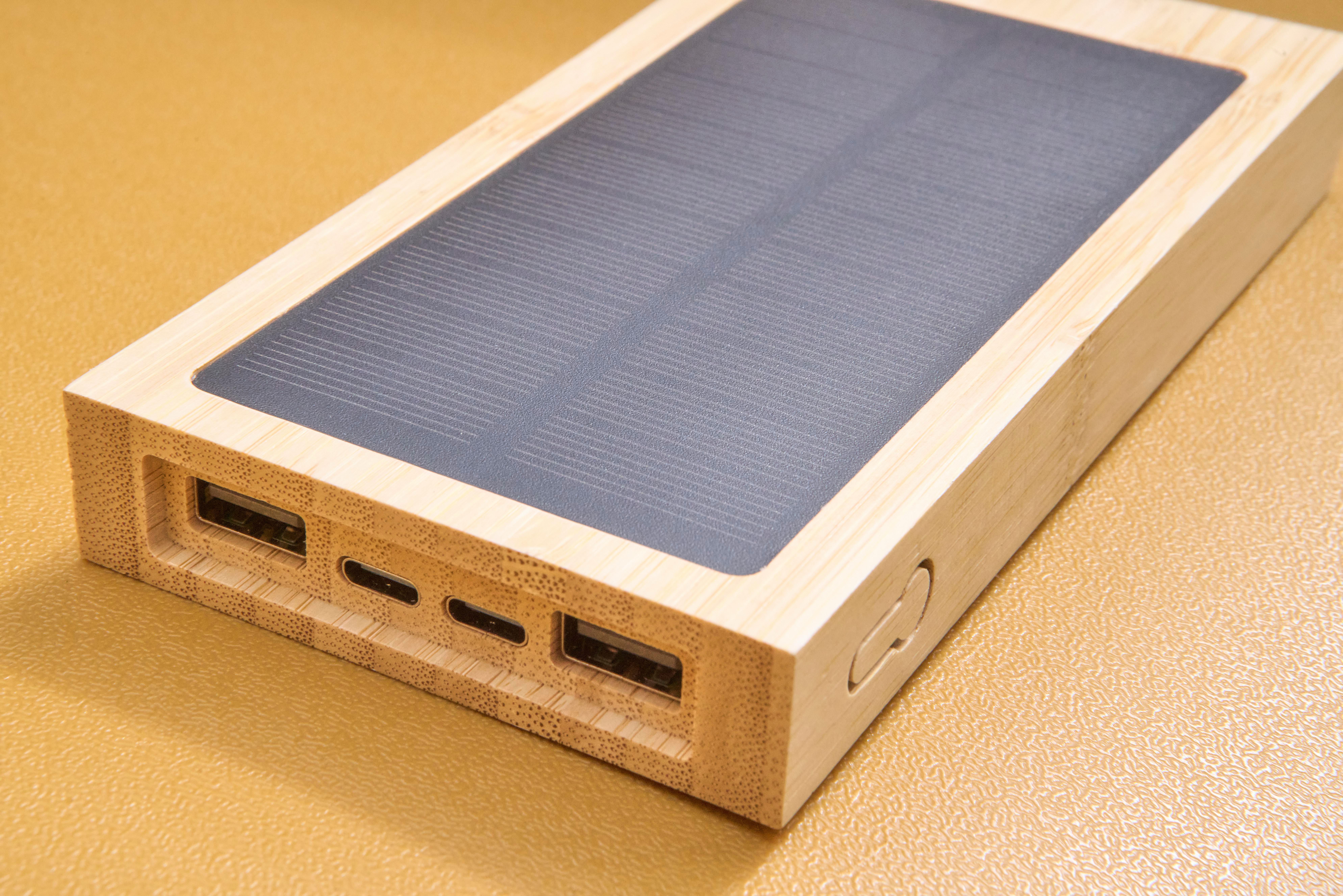 Powerbank Elz | Bamboe | Solar | 10.000 mAh thumbnail