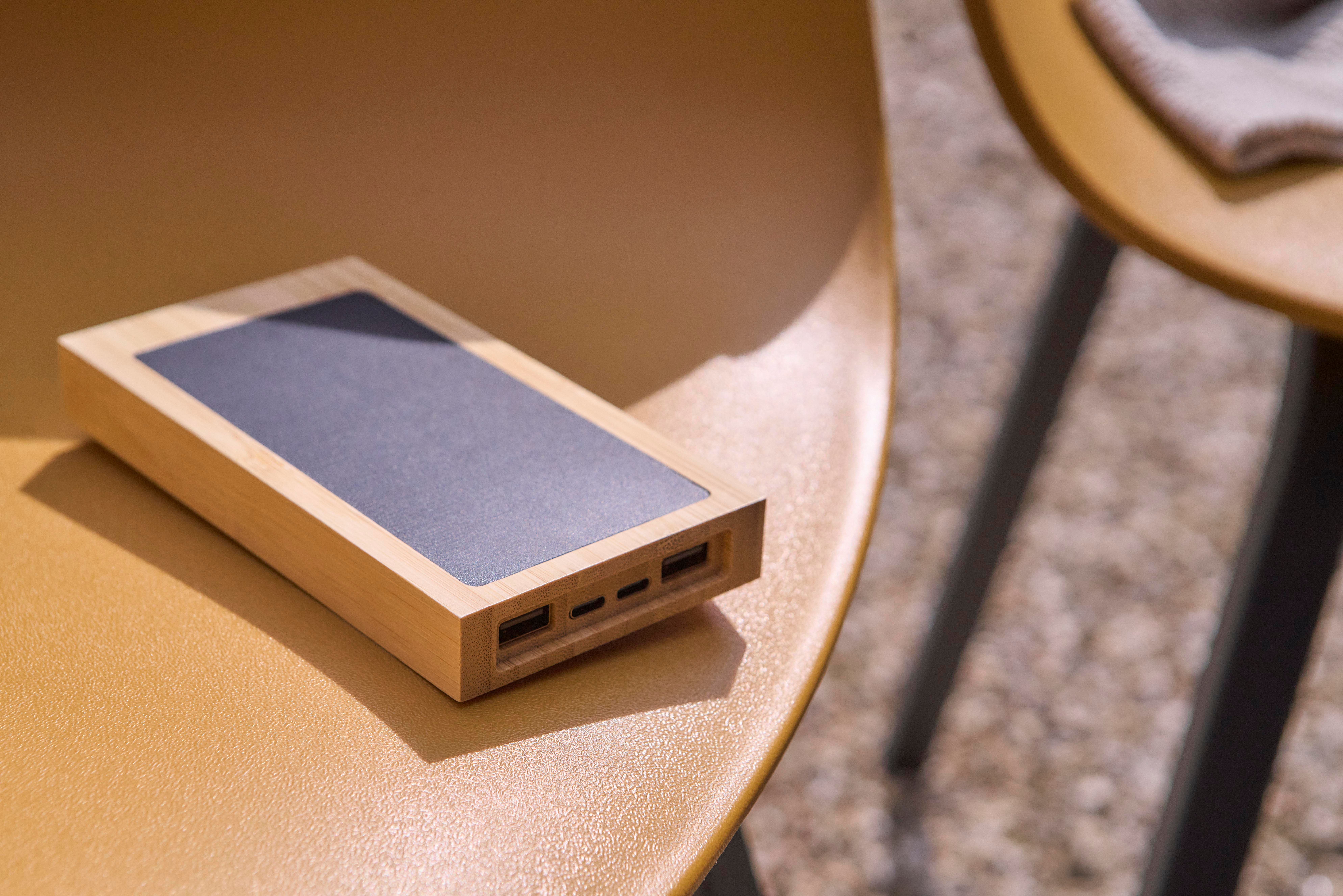 Powerbank Elz | Bamboe | Solar | 10.000 mAh thumbnail