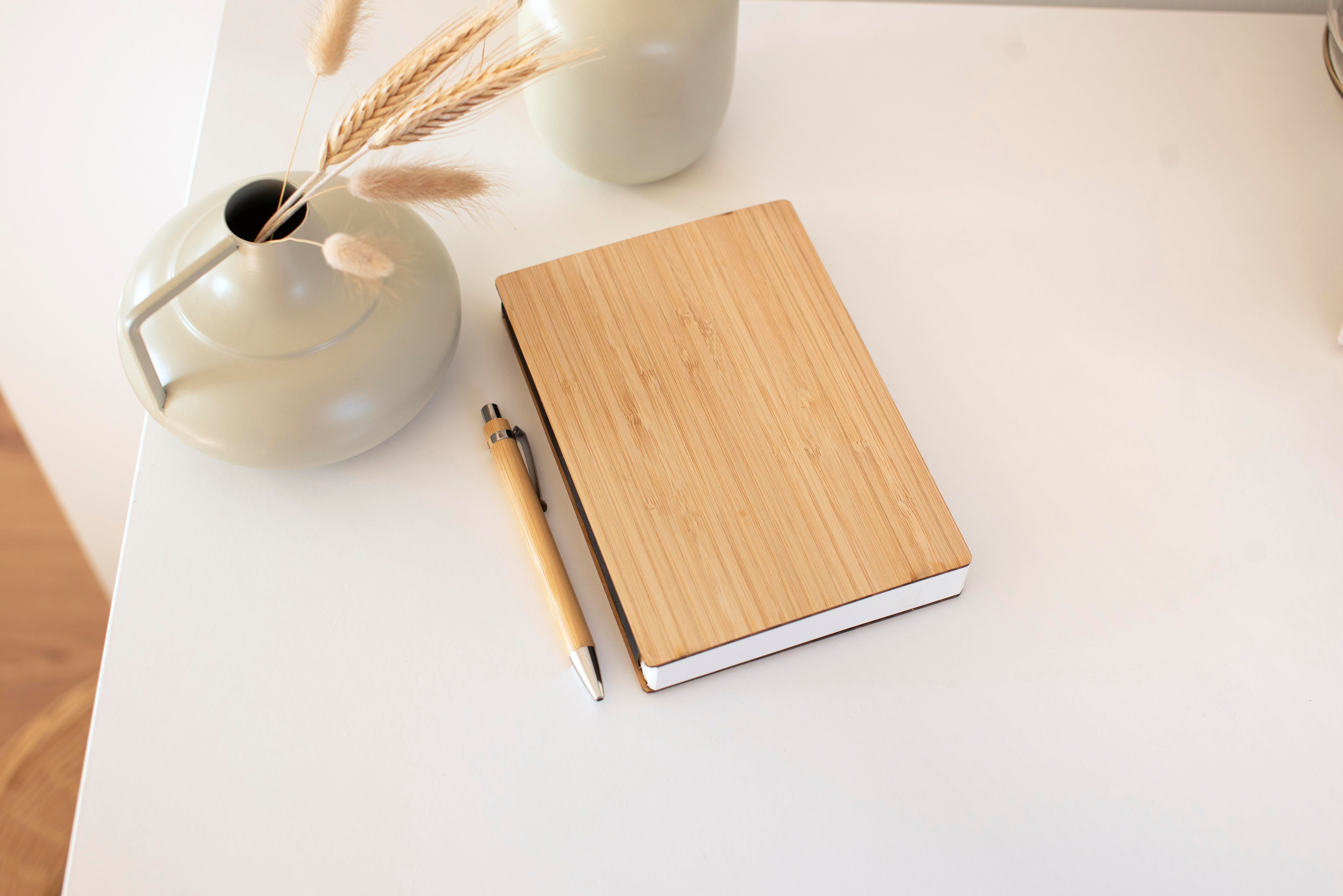 Bamboe cover notitieboek met pen Jo thumbnail